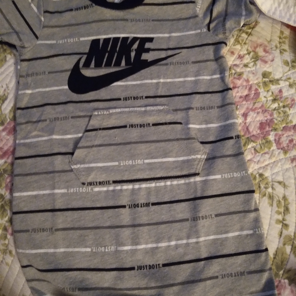 Nike Onesie w/hat